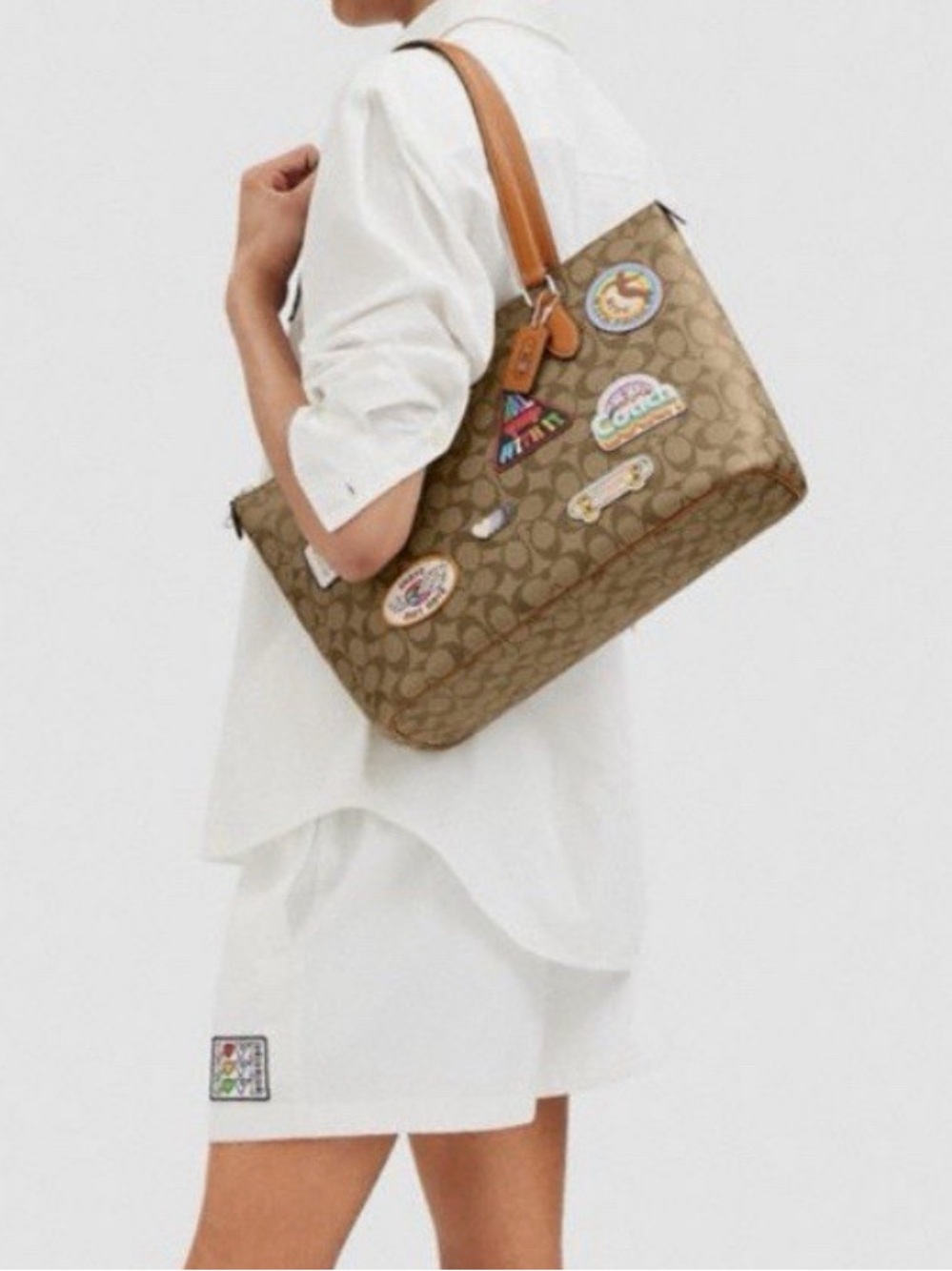 Coach Pride Gallery Tote Bag In Signature With Patches In Rainbow Print - Picture 2 of 8